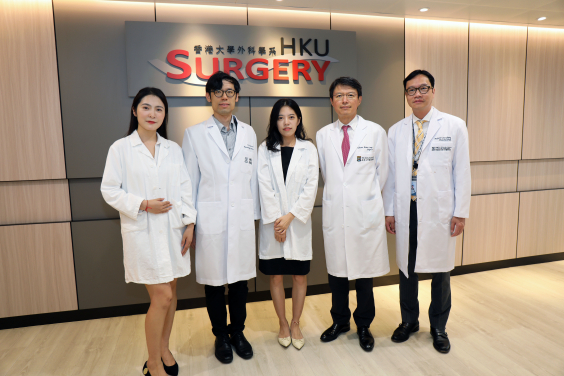 HKUMed finds increased healthcare utilisation and worsened clinical outcomes following post-operative use of opioids. Members of the research team include: (from left) Li Lanlan, Dr Carlos Wong King-ho, Liu Xiaodong, Professor Brian Lang Hung-hin, and Professor Cheung Chi-wai.
 